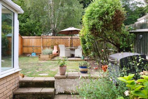 36 Roberston Drive 14.JPG