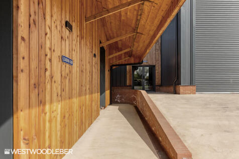LoadingShed_16