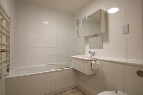 6. Family bathroo...