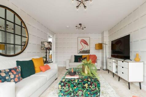 There&#39;s room for everyone to unwind in the spacious living room