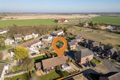 16 Croft Rd, Isleham--6.jpg