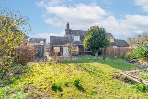 16 Croft Rd, Isleham--11.jpg