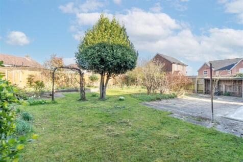 16 Croft Rd, Isleham--13.jpg