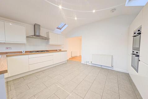 PXL_20251125_153215423.RAW-01. kitchen.jpg