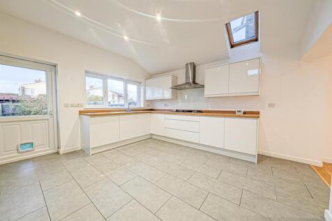 PXL_20251125_153236512.RAW-01. kitchen.jpg