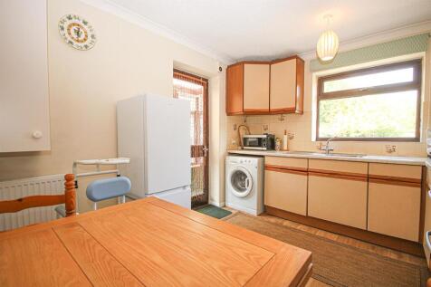 Kitchen 2.jpg