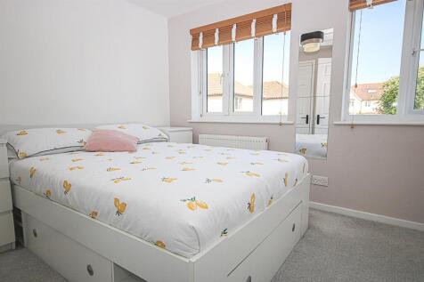 Bed 1 3.jpg