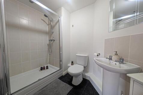 PXL_20250818_160950760.RAW-01.bathroom.jpg