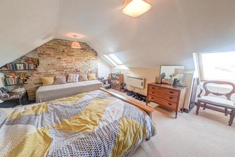 PXL_20251022_103557914. bed.jpg