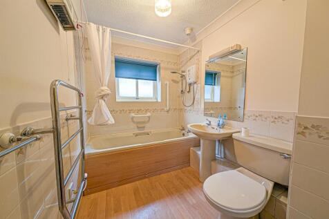 PXL_20251111_133744269.RAW-01 bath.jpg