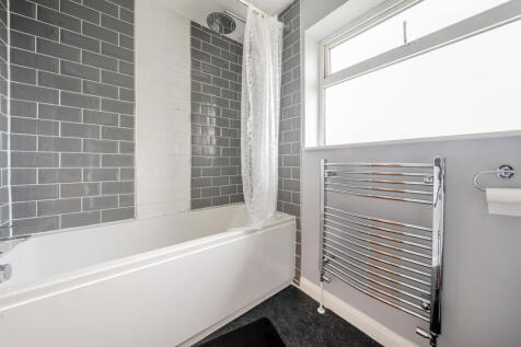 Main bathroom 2