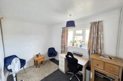 Bedroom 2 (2)