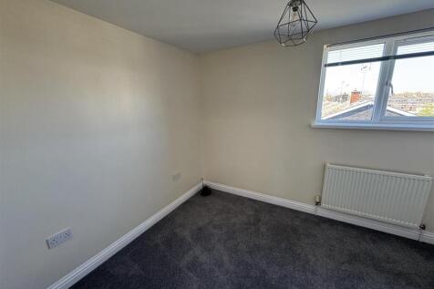 BEDROOM 1.JPG