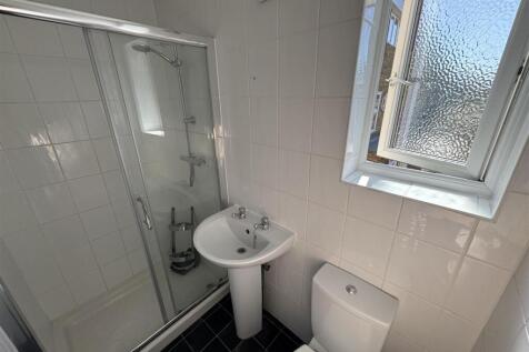 BATHROOM 1.JPG