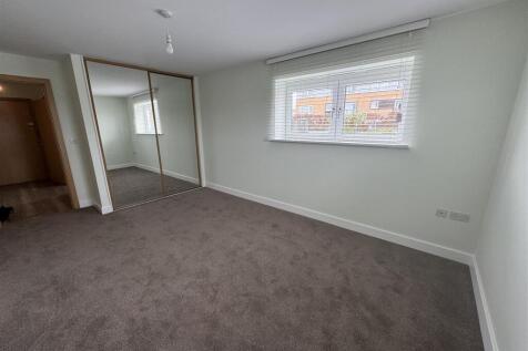 BEDROOM 1.JPG