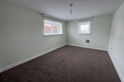 BEDROOM.JPG