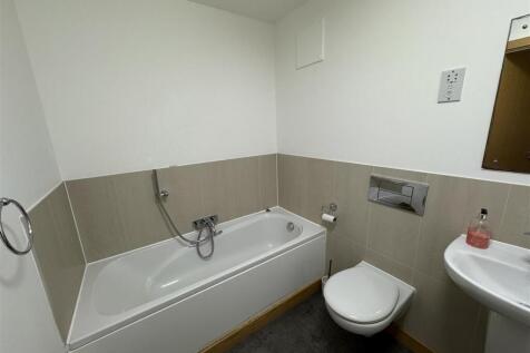 BATHROOM.JPG