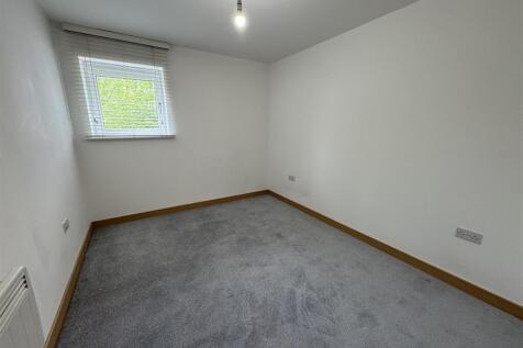 BEDROOM 2.JPG