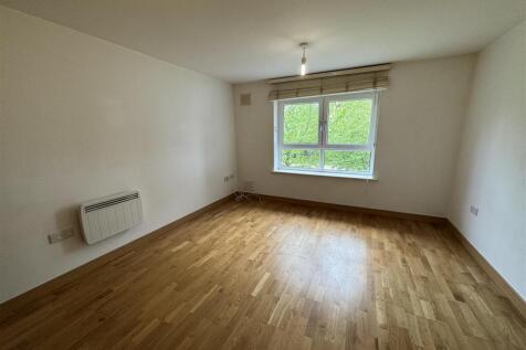 LOUNGE 2.JPG