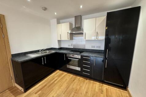 KITCHEN 2.JPG