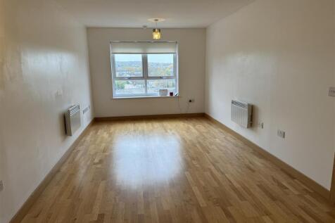 LOUNGE 3.JPG