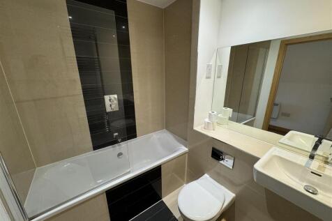 BATHROOM (2).JPG