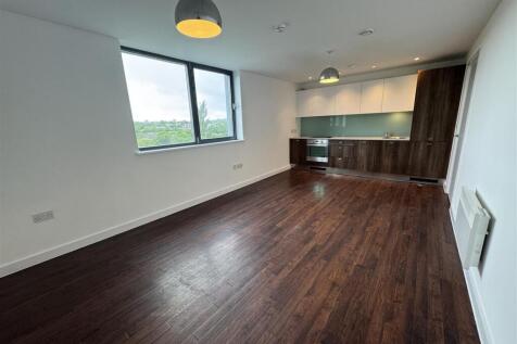 lounge  kitchen long shot.JPG