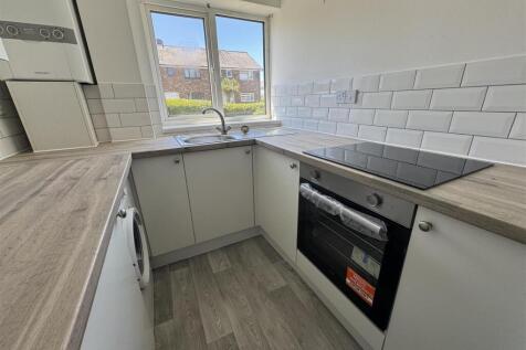 KITCHEN 2.JPG