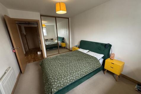 bedroom.JPG