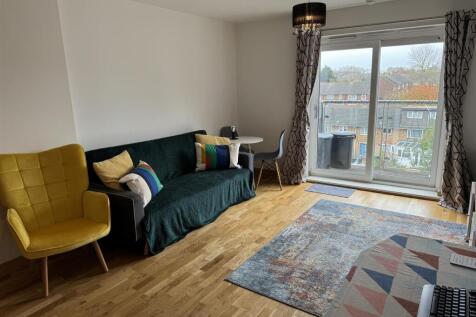 lounge 1.JPG