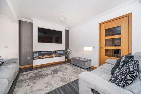 Sitting &amp; Dining Room