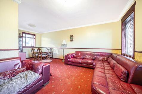 Lounge with open plan Dining