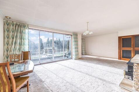 Lounge with open plan Dining