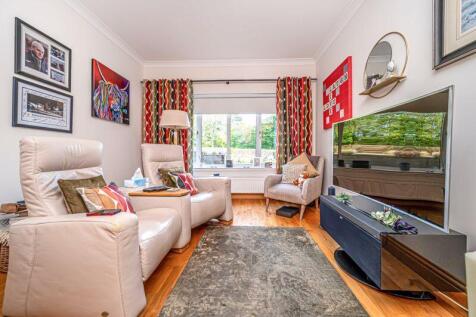Sitting/Dining Room