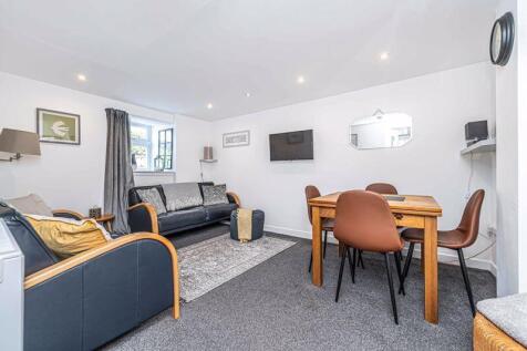 Sitting / Dining Room - Annex
