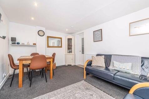 Sitting / Dining Room - Annex