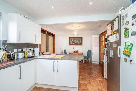 Kitchen/Dining Area