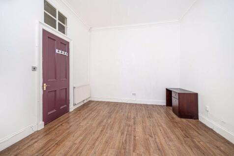 Sitting Room/Bedroom Five
