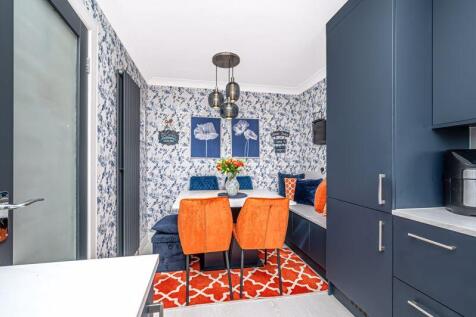 Breakfasting Kitchen