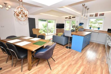Dining Kitchen - Image One.JPG