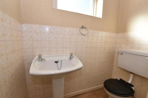 Cloakroom WC.JPG