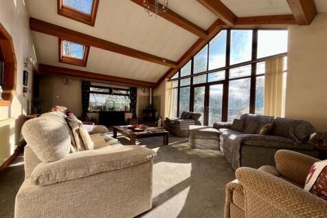 Lounge - 2.jpg