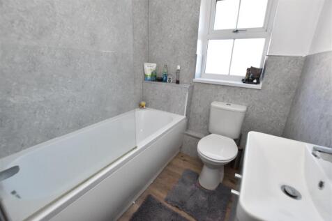 Bathroom.JPG