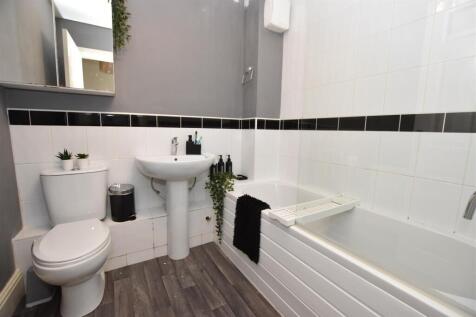 Bathroom.JPG