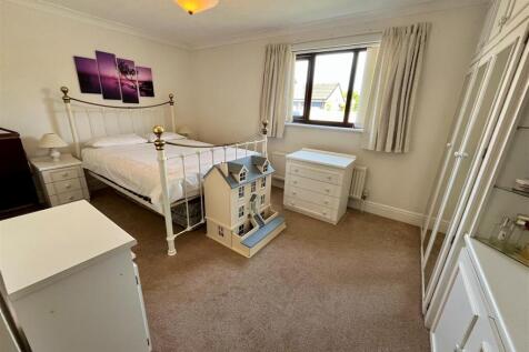 Bedroom One.jpg