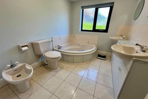 Family Bathroom.jpg