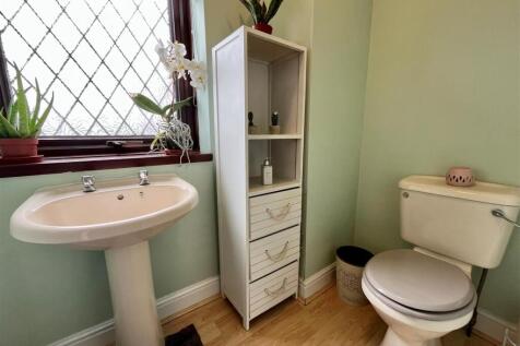 Cloakroom WC.jpg