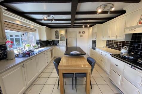 Kitchen 2.JPEG
