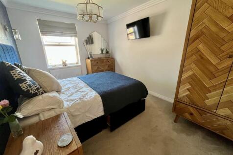 Bedroom One.jpg