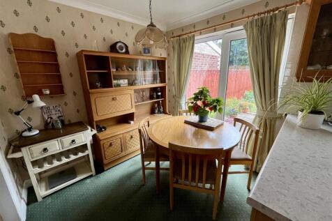 Dining Area.jpg